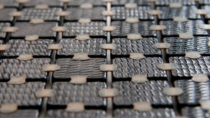 Nola instalatu mosaikoa poliesterrean