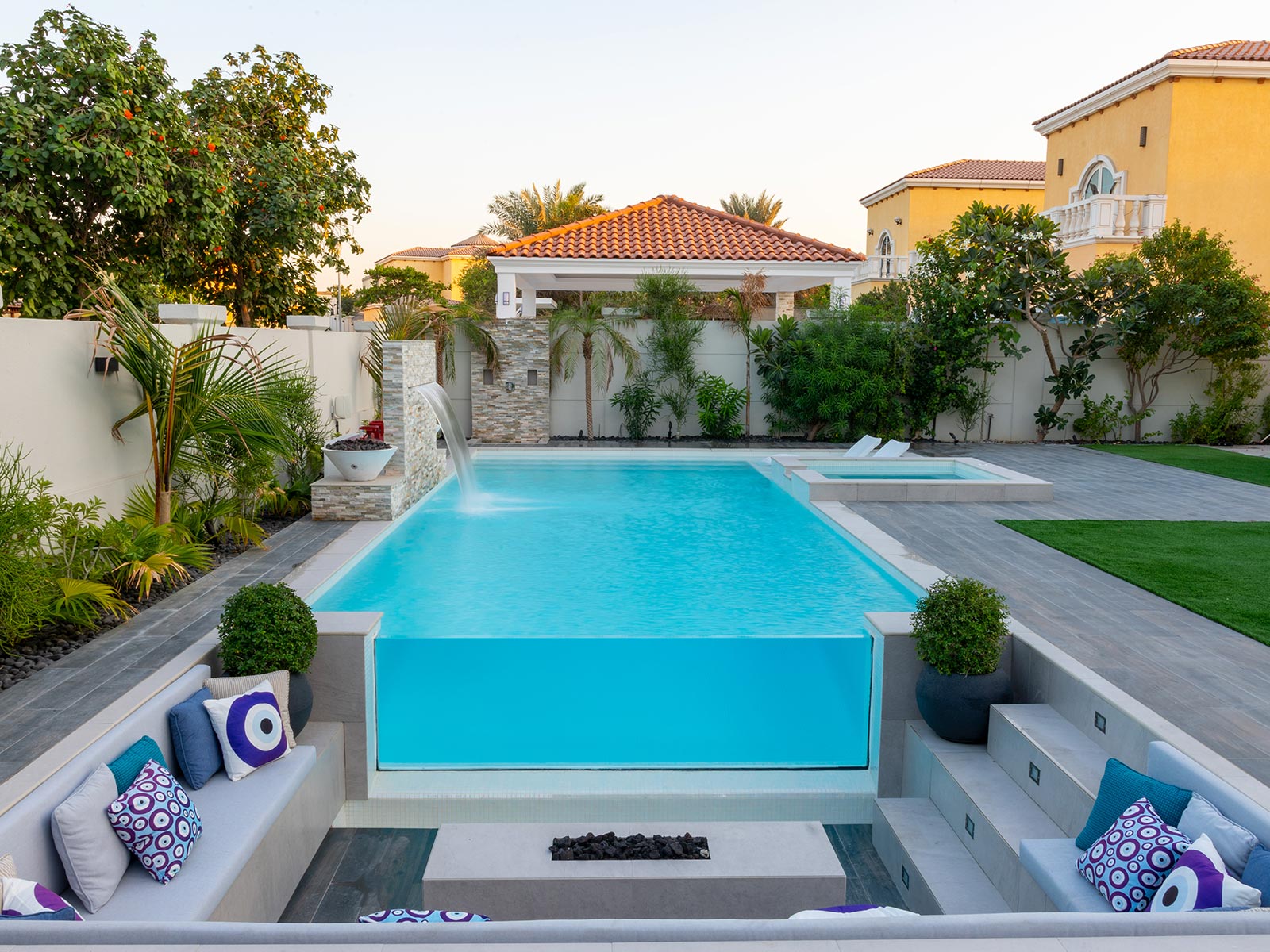 Ezarri_Perla-25_Mosaic-white_Dubai_Piscina_pool