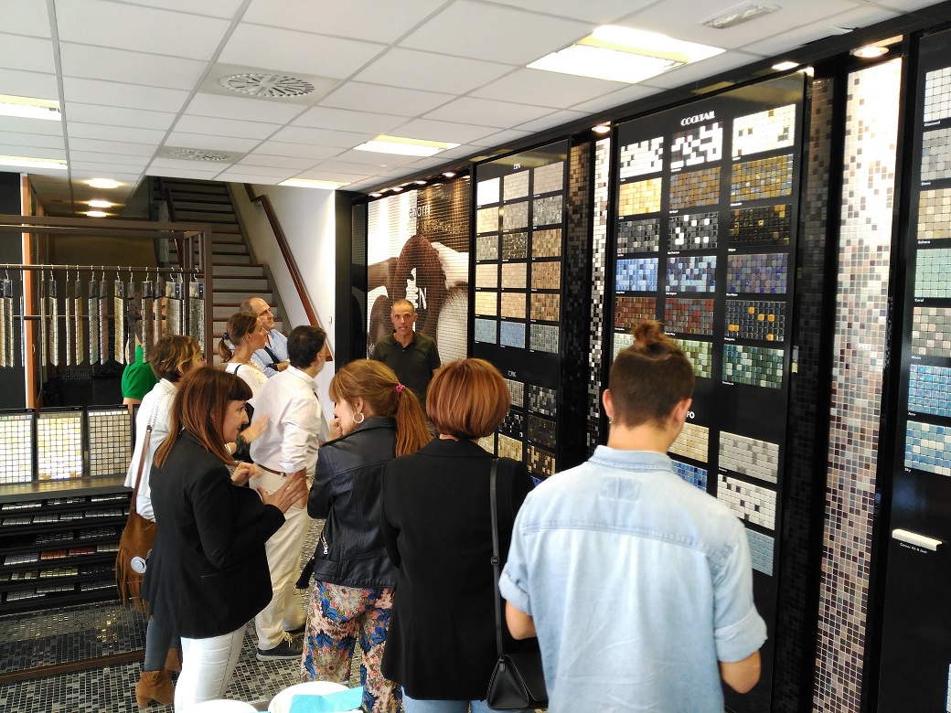 Showroom Ezarri, apertura y visita de diseñadores de interior de Bizkaia