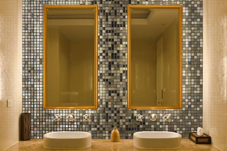 Six advantages of glass mosaic tiles for bathrooms