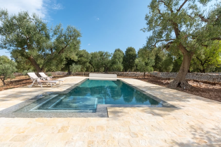 swimming pool trulli