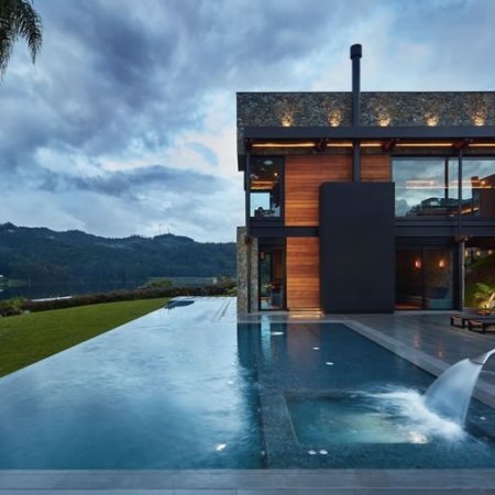 Una piscina en Colombia revestida con Ezarri premiada por la PNS Pool and Spa news