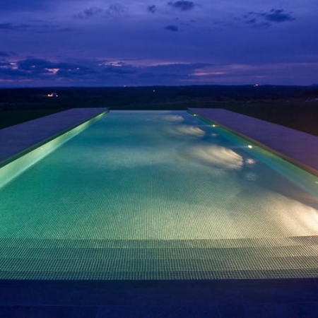 5 reasons to choose mosaic tiles for your pool