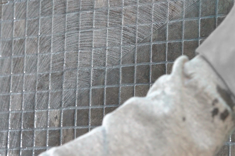 ¿Cómo limpiar restos de juntas cementosa del mosaico Ezarri?