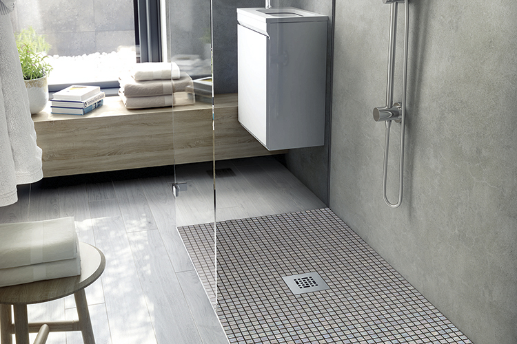 ¿Cómo limpiar el mosaico Ezarri en el cuarto de baño?