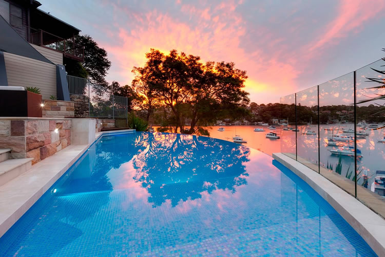 ¿Cómo afecta el producto químico al gresite?